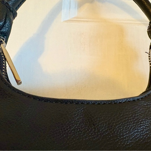 SOLD!! Black Leather Chain Shoulder Bag - Picture 4 of 7